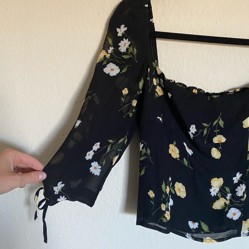 Reformation grove top - Picture 8 of 12